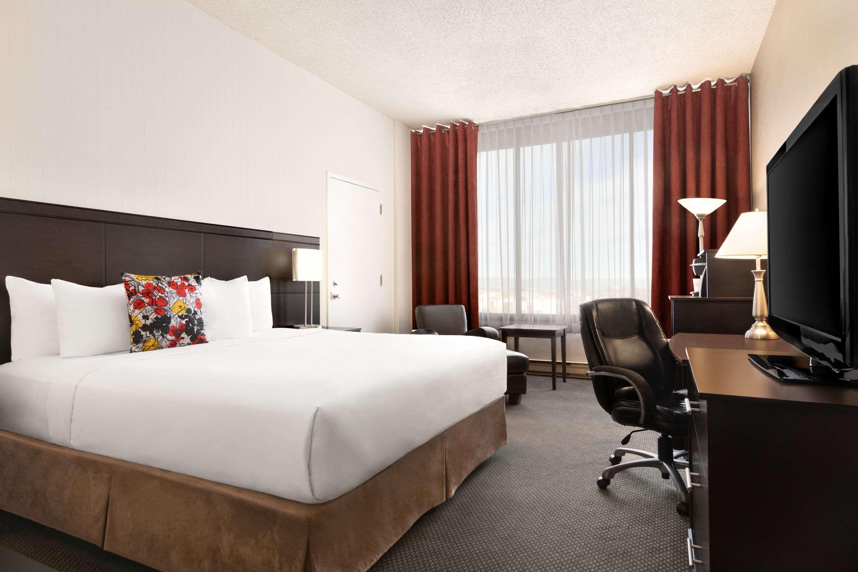 Travelodge By Wyndham Quebec City Hotel & Convention Centre Bagian luar foto