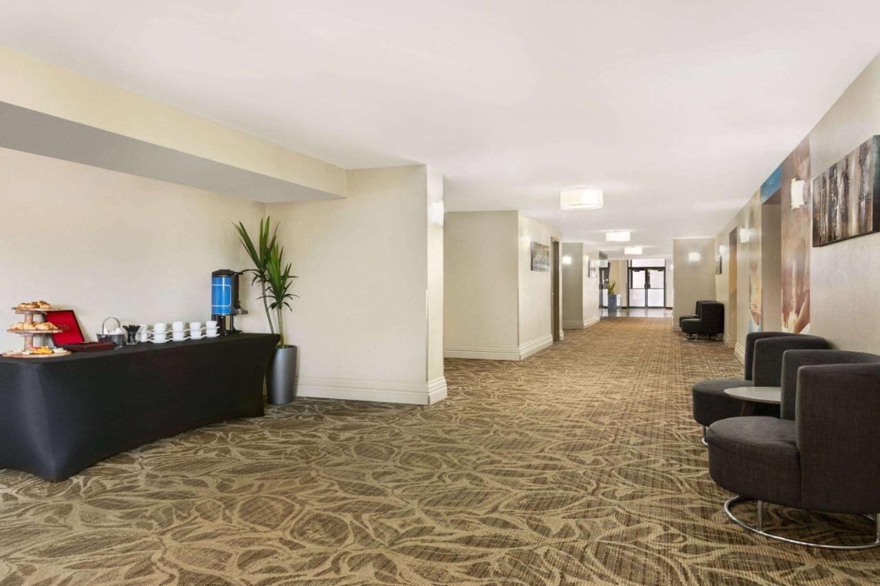 Travelodge By Wyndham Quebec City Hotel & Convention Centre Bagian luar foto