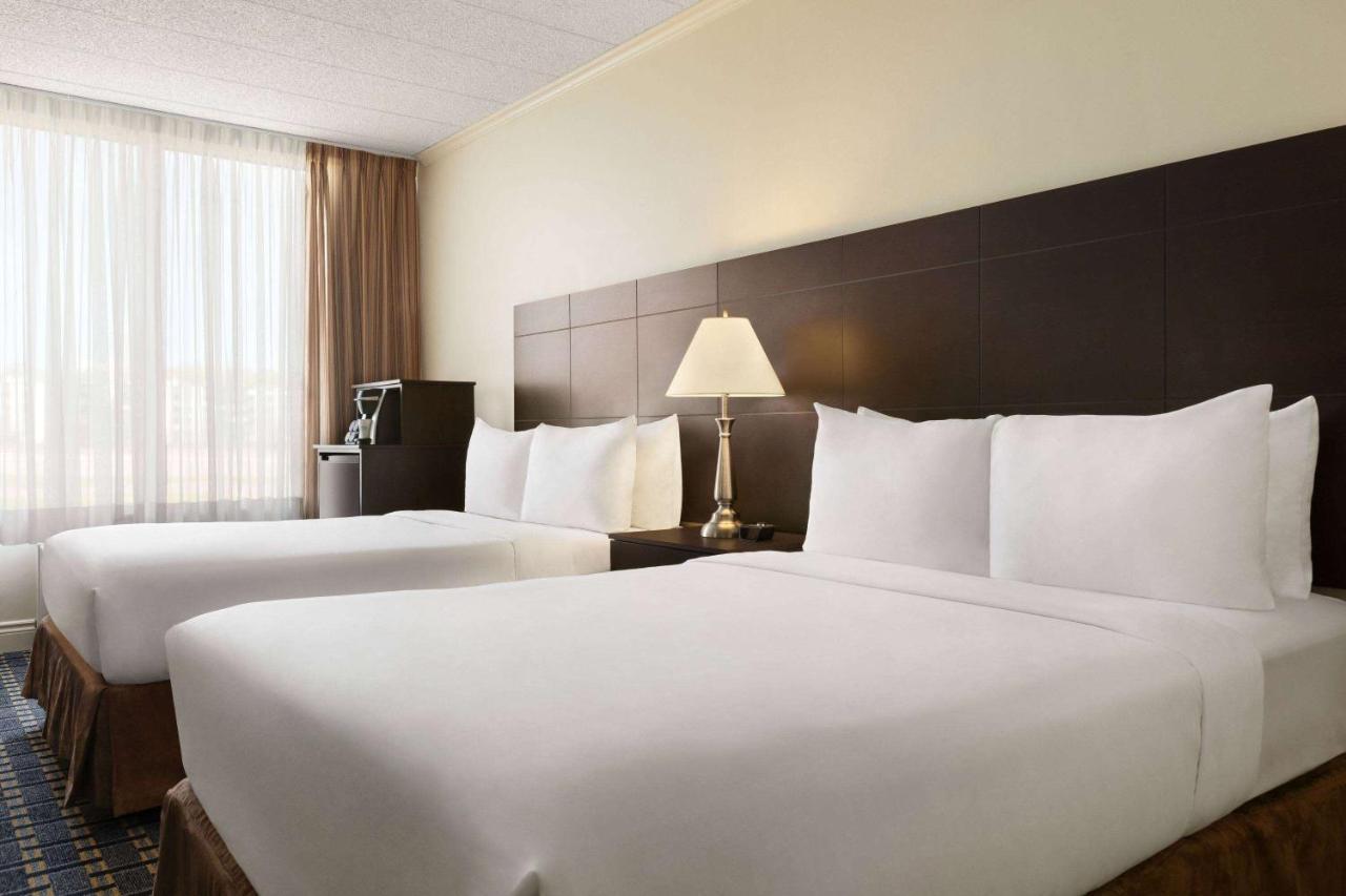 Travelodge By Wyndham Quebec City Hotel & Convention Centre Bagian luar foto