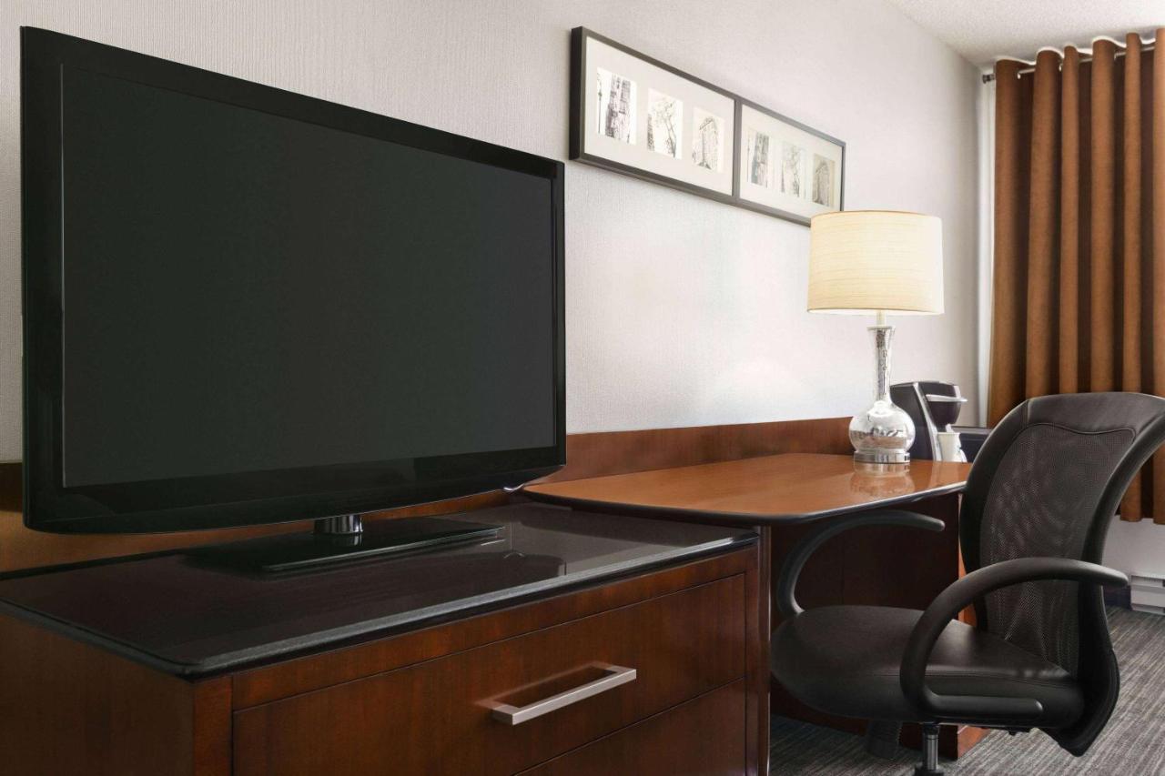 Travelodge By Wyndham Quebec City Hotel & Convention Centre Bagian luar foto