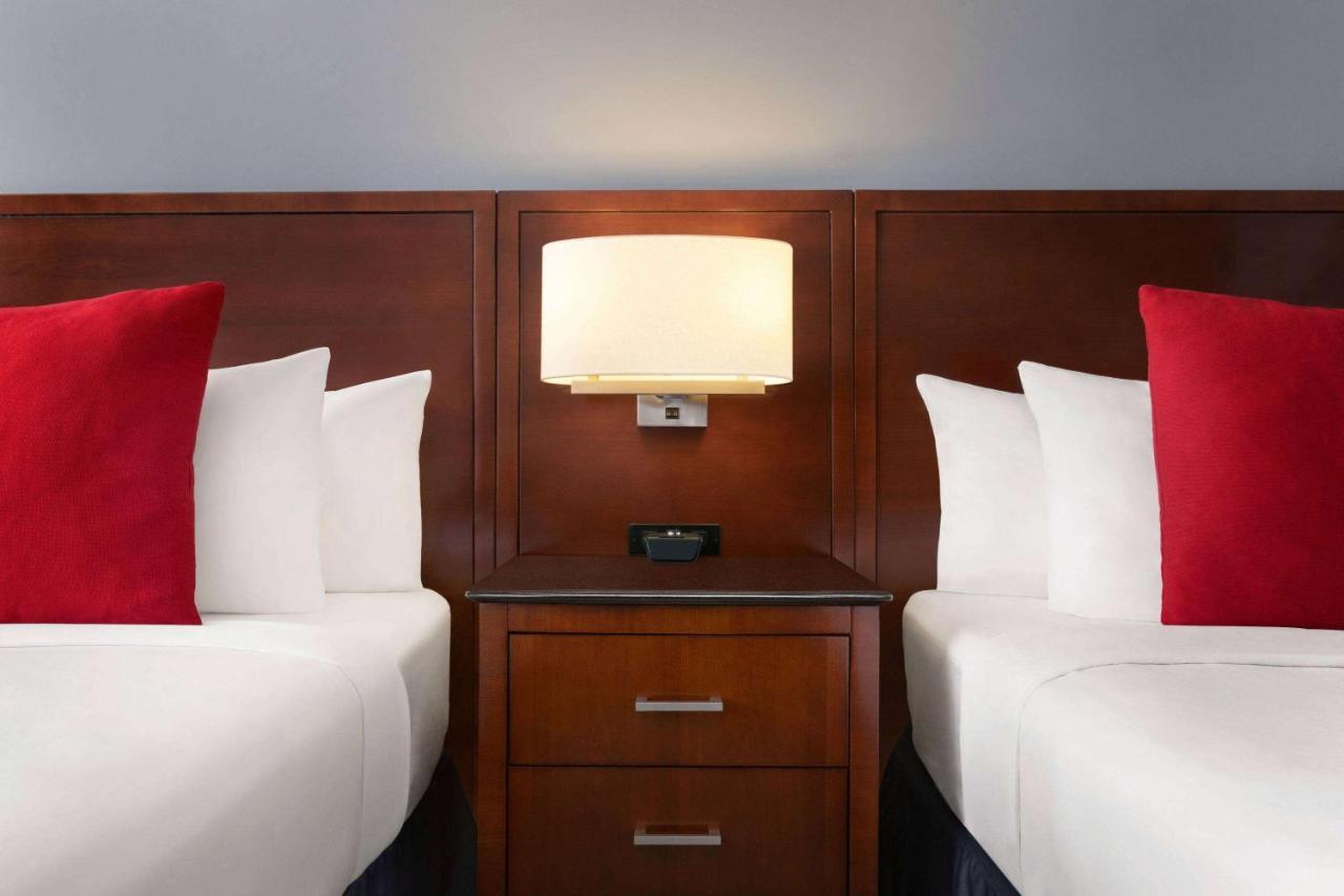 Travelodge By Wyndham Quebec City Hotel & Convention Centre Bagian luar foto