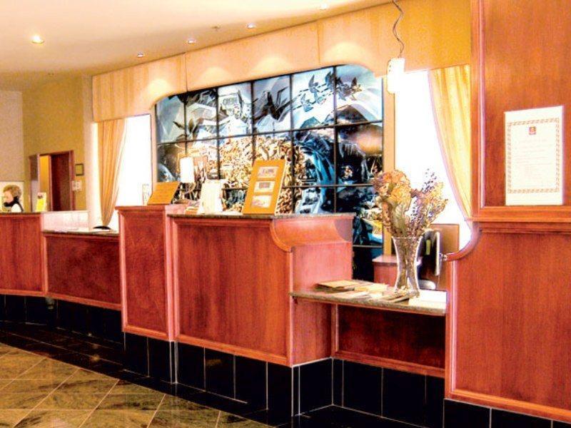 Travelodge By Wyndham Quebec City Hotel & Convention Centre Bagian luar foto