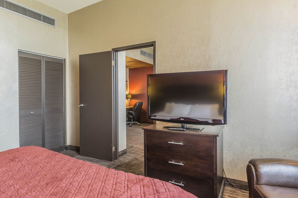 Travelodge By Wyndham Quebec City Hotel & Convention Centre Bagian luar foto