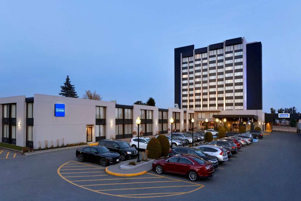 Travelodge By Wyndham Quebec City Hotel & Convention Centre Bagian luar foto