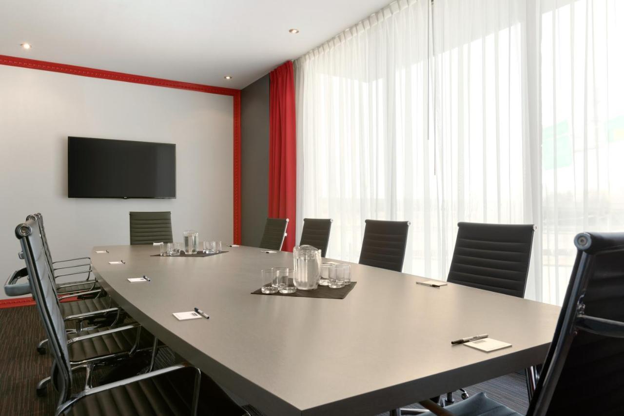 Travelodge By Wyndham Quebec City Hotel & Convention Centre Bagian luar foto