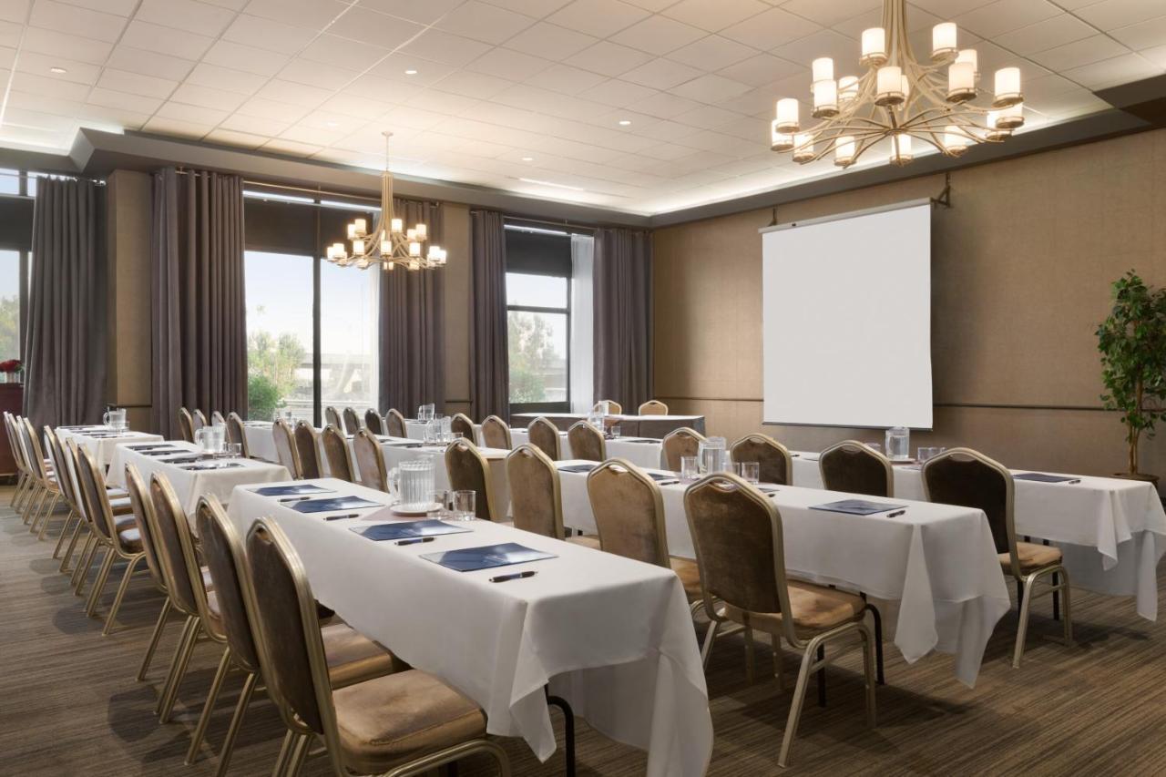 Travelodge By Wyndham Quebec City Hotel & Convention Centre Bagian luar foto